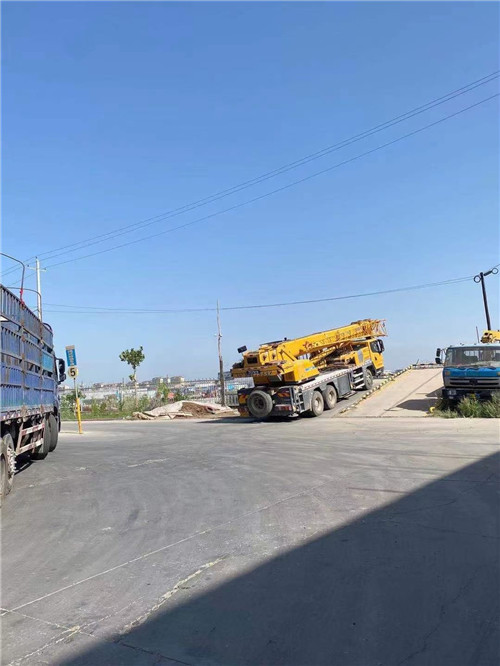 康巴什区25吨吊车的租赁价格大概是多少？